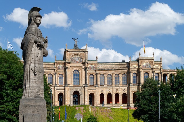 Das Maximimilianeum in München