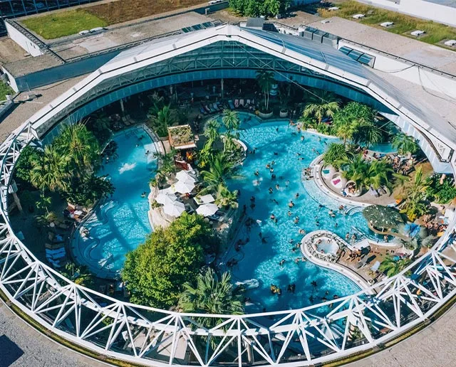 Die Therme Erding bei München ist die größte Therme der Welt ...